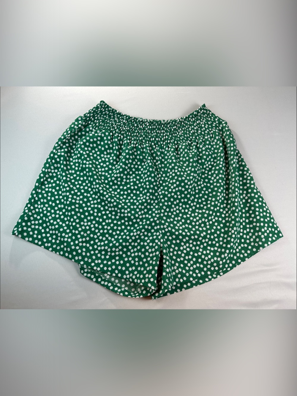 SHEIN Green Daisy Shorts 2XL Smocked Circle Elastic Waist Whimsy